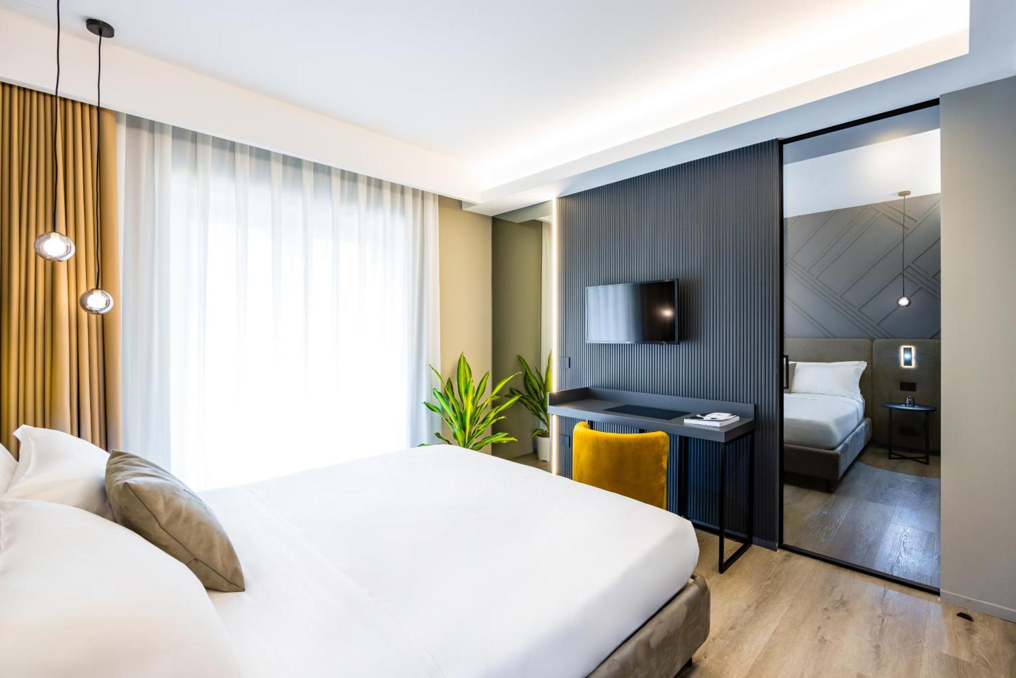 Mh Suites Plebiscito Naples Extérieur photo