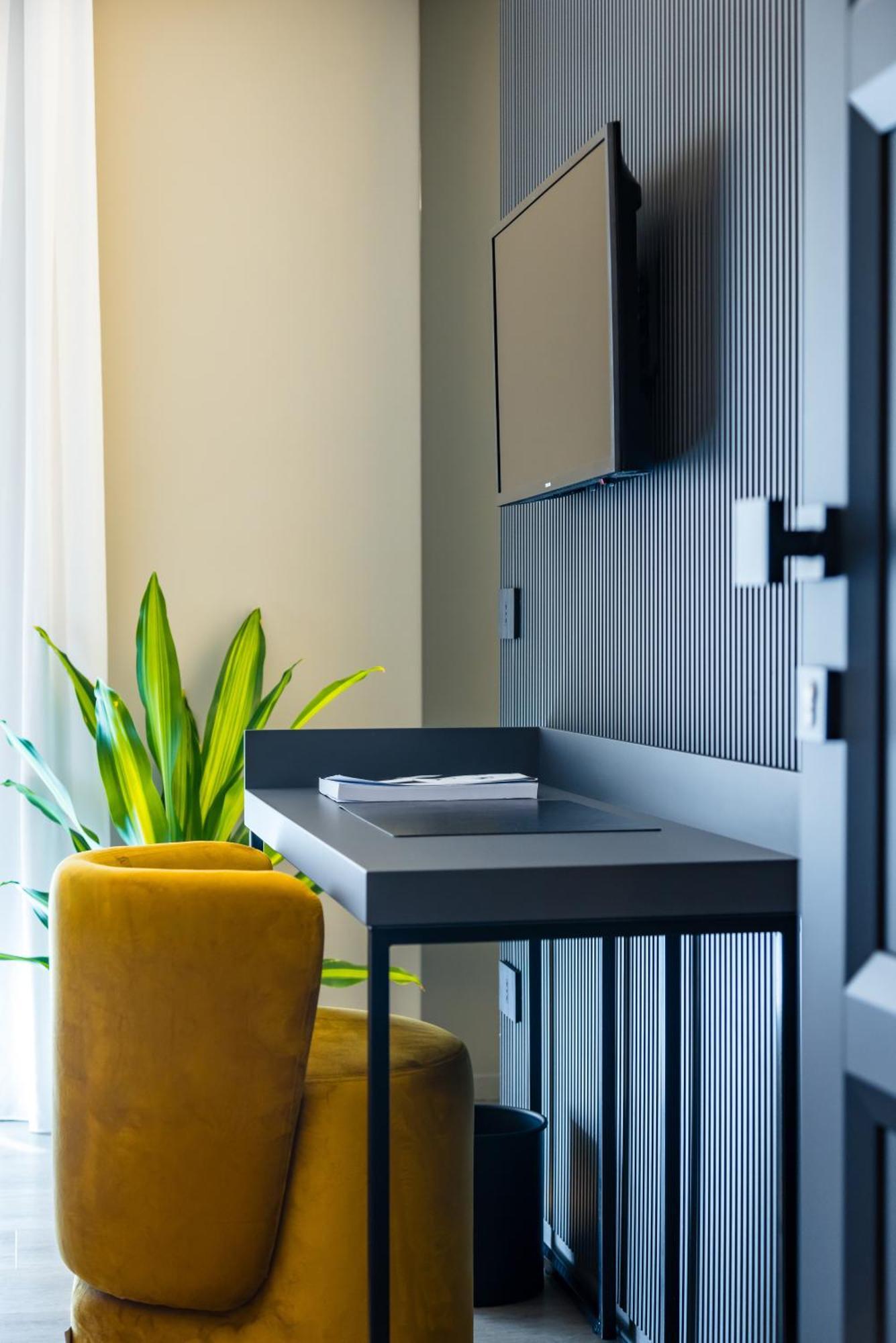 Mh Suites Plebiscito Naples Extérieur photo