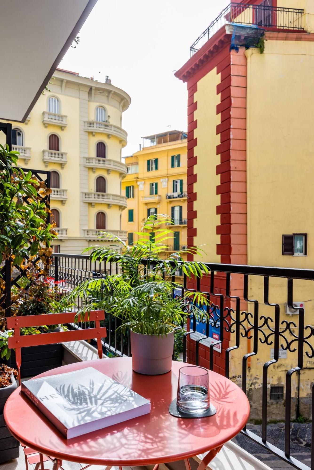 Mh Suites Plebiscito Naples Extérieur photo